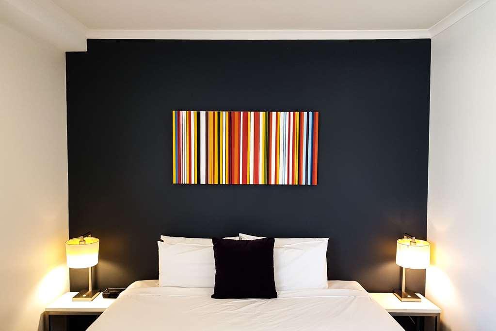 The Parkmore Hotel Melbourne Room photo